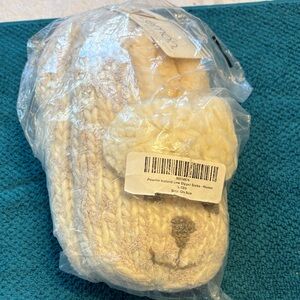 Lemon Powder Iceland Bear Slipper Socks